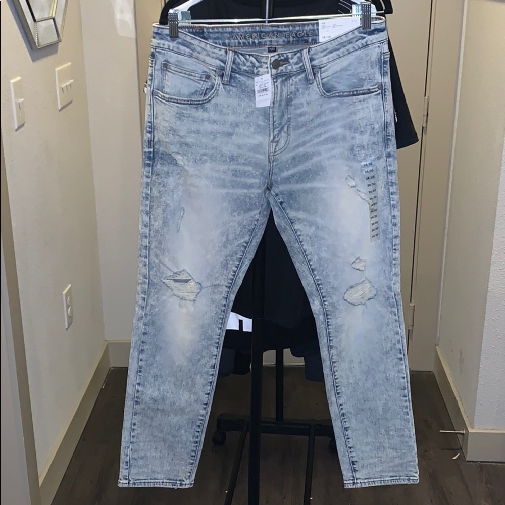MENS. BRAND NEW. American eagle distressed jeans.